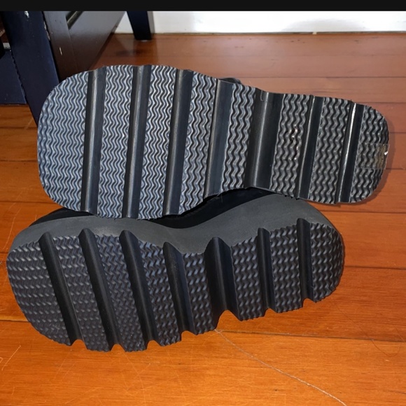 demonia size 7 black platform boots